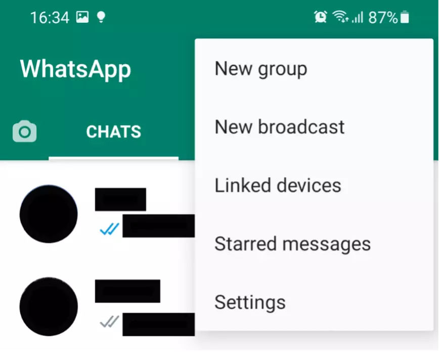 Screenshot di WhatsApp con il menu di navigazione aperto