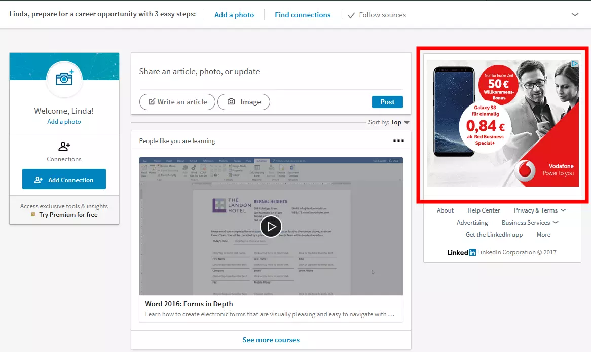 Homepage di LinkedIn con un LinkedIn Display Ad nel campo in alto a destra